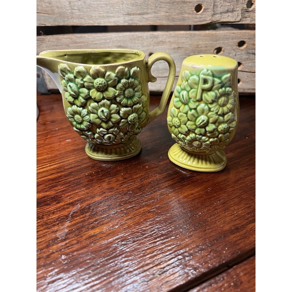 Vtg Inarco Green Creamer and Pepper Shaker MCM Japan Granny Core 1960's Daisy
